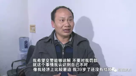 本来只要扣分罚款就行了，这下好了，偷鸡不成蚀把米，给自己弄了个治安拘留的处分，真是愚蠢至极。