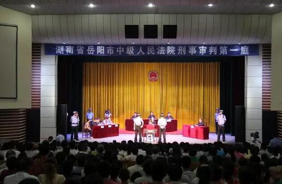 岳阳人口多少_岳阳 名嘴 骆志毅获中国文联嘉奖(3)