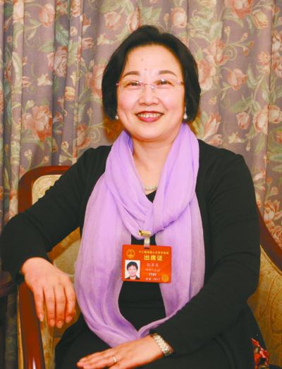 张苹英代表 湖南日报记者 赵持 摄