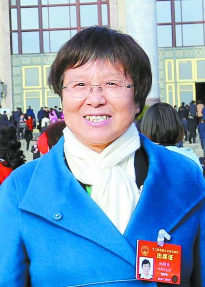 阳国秀代表 湖南日报记者 罗新国 摄