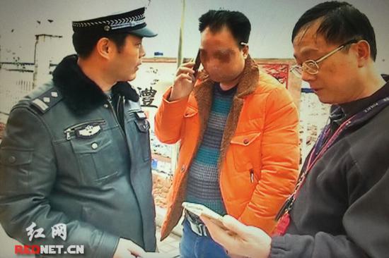  3月7日，衡阳交警发现驾驶员陆某使用的驾驶证件与本人照片不符。 