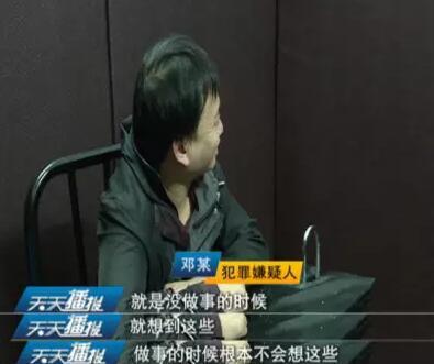 民警也提醒,网吧是公共场所,大家要注意看管好自己的财物,手机、钱包之类的小物件,最好贴身存放,以免带来不必要的损失。