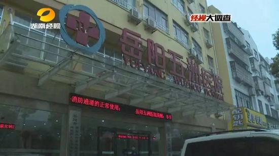 在完成简单挂号之后,记者跟着导诊工作人员来到三楼男科办公室,接诊的是一位名叫马有才的医生。
