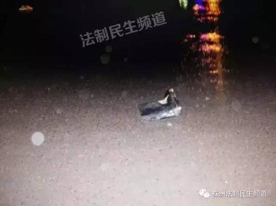 株洲县交警大队事故室教导员蒋进介绍,通过这些碎片,以及行驶路线,我们调取了事故路段的监控。
