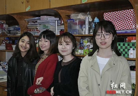 “220”宿舍4名女生。