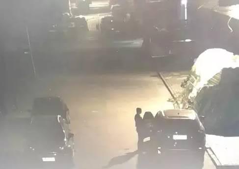 ▲“天眼”拍摄到的正在行窃的嫌疑人