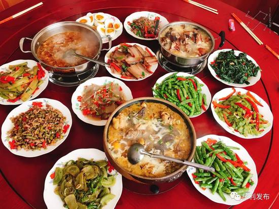 张家界慈利深山美食吸引外省媒体报道