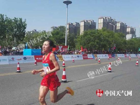 29日，天津天气晴热，全国第十三届运动会首项比赛马拉松开幕。