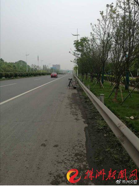 来车方向移动测速仪所处位置图片