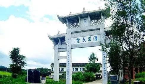 周敦颐20岁为官,57岁去世,期间一直为官。官职不高,资历很深。
