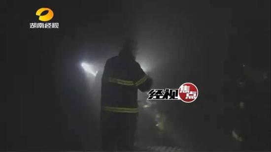 长沙一小区弱电井半月起火3回 业主不敢住开发