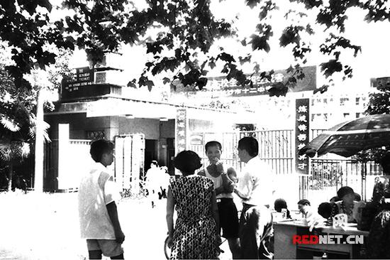 1995年7月,长沙市第12中高考考场。