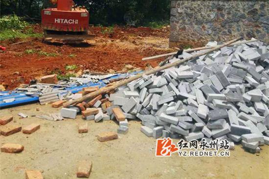 
	被盗透水砖被拉至东安县石期市镇用于修建房屋。
