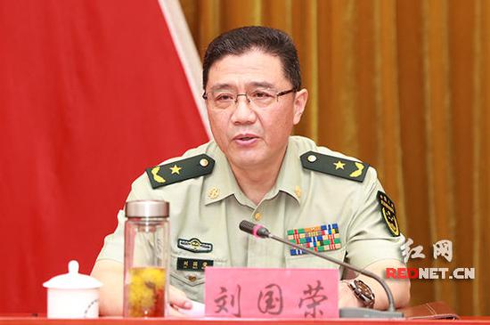武警湖南省总队原任司令员刘国荣发表离任感言。