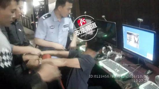 获得线索后,道县警方立即展开调查,并很快锁定了犯罪嫌疑人何某。