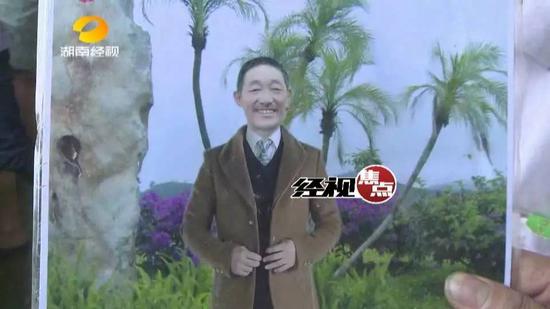 身亡的唐先生今年55岁,当时就一个人住在这个2楼。