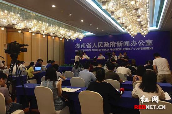 5日,湖南省政府新闻办公室召开新闻发布会,通报了近期全省民政救灾和汛期地质灾害防治工作。