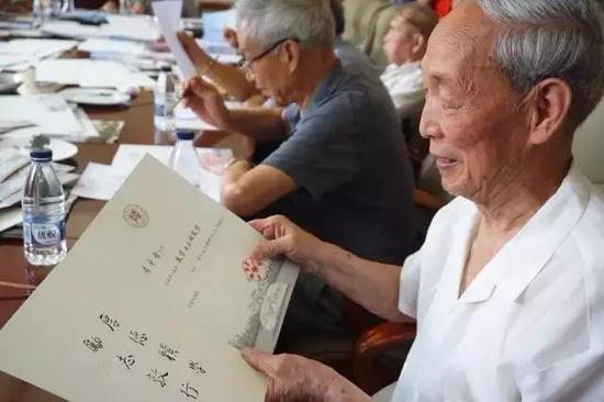 符有堂教授,81岁。