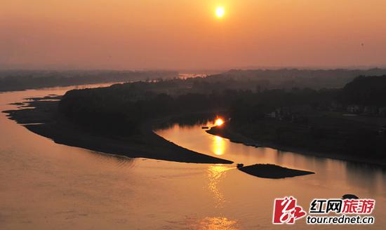登山远眺,可领略古潇湘八景之一“渔村夕照”。刘伯源 摄