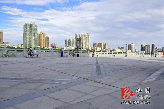 湘江风光带解放路观景平台正式对市民开放。