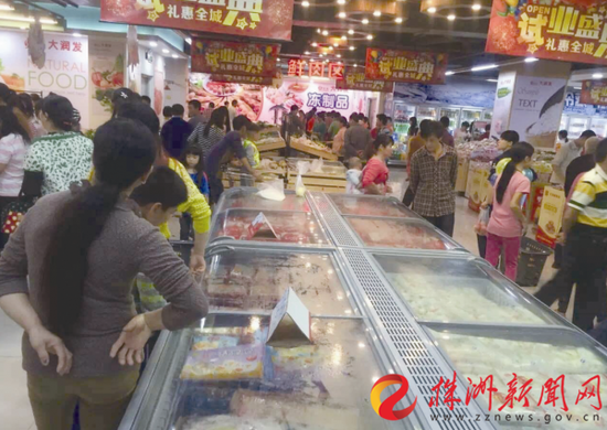 ▲ 周全福在佛山开的几家超市均生意火爆。(受访者供图)