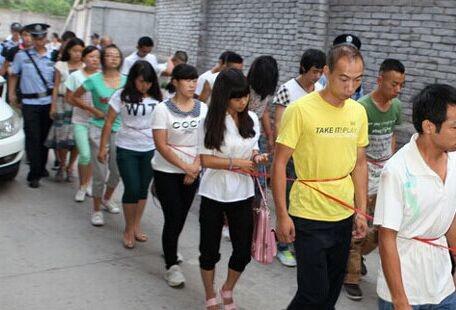 面临就业压力的大学应届毕业生成为了传销人员的“生力军”。图片来源:西部网