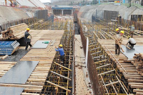 ←今年2月20日,渔业路东延线建设现场。 长沙晚报记者 王志伟 摄