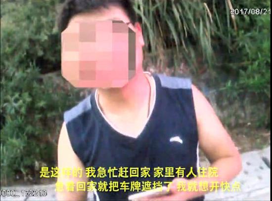 最终,民警对驾驶员遮挡号牌的违法行为处以罚款200元,驾驶证记12分的处罚。