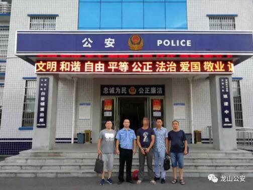 李某因涉嫌散布谣言扰乱社会秩序被龙山县公安局依法行政拘留十日。