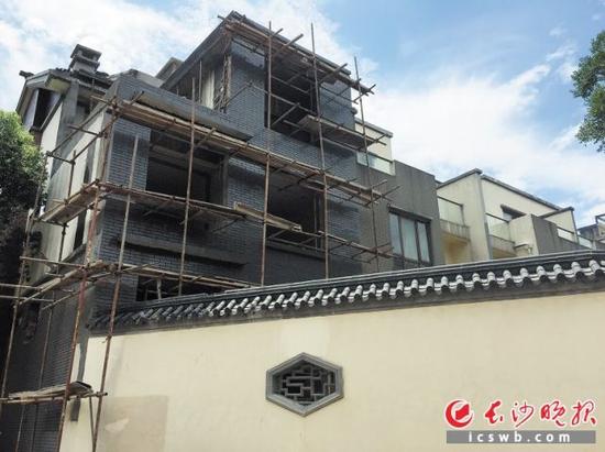 长沙一小区多户违建中式别墅成了安置房别墅熟女酒精图片