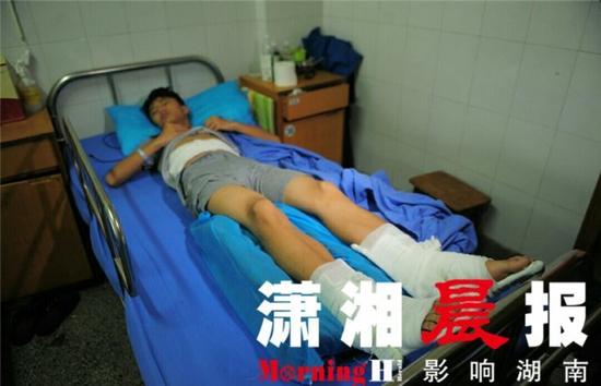 长沙15岁少年兼职时上厕所被锁 从6米高窗户