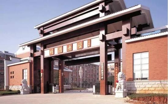 周南中学新校门火了!快看长沙哪个中学的校门