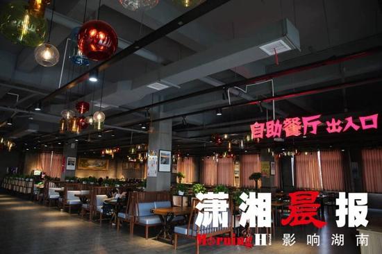 长沙理工大学豪华食堂惊艳亮相 有歌手驻唱还