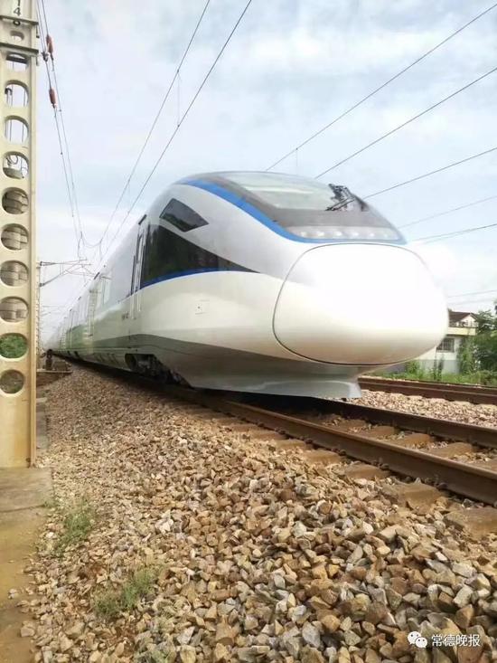 D7580次动车组