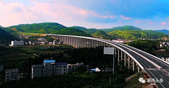 拟定于11月27日通车的永顺段。届时，永吉高速将全线通车。