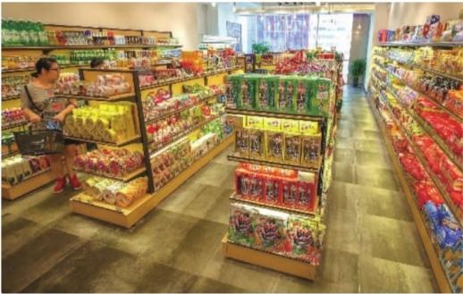 9月13日,长沙部分便利店销售小老板原味紫菜等进口食品。