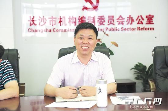 市编办(市审改办)主任彭民安表示,长沙“放管服”改革将做好“加减法”,打好“组合拳”。 受访者供图