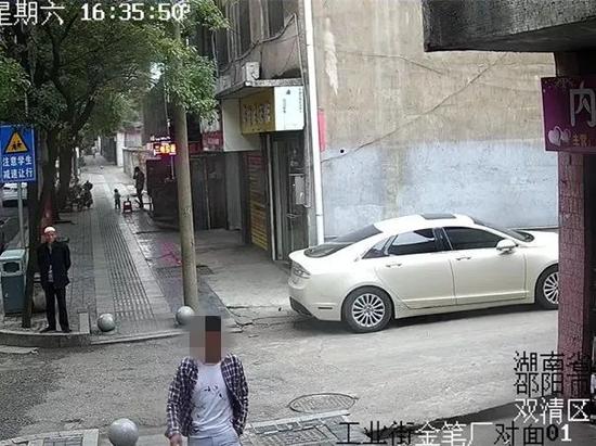 男子车内睡觉手机被盗 民警追踪调查寻回_新浪