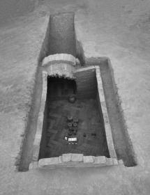 蓝山县塔峰镇五里坪村，近期发现的东汉纪年砖室墓。组图/受访者提供