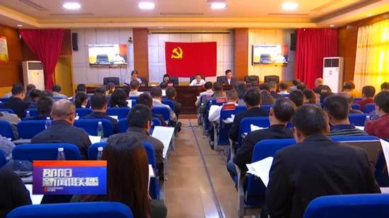 邵阳6所中小学违规征订教辅材料、补课收费被