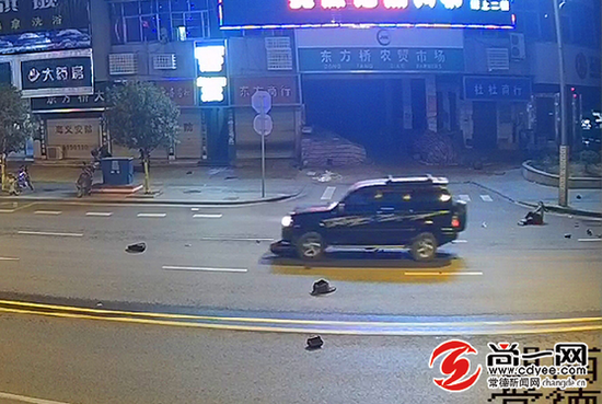 事故瞬间,肇事车辆推行电动车。石门交警供图