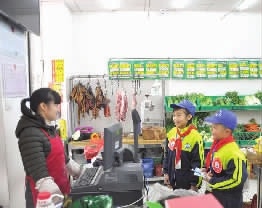 雨湖区金庭学校开学典礼搬上街头。
