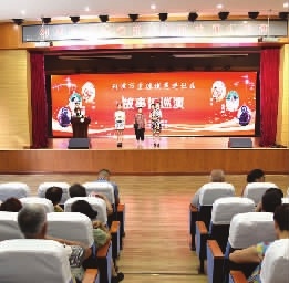 岳塘区组织开展道德模范进社区故事汇巡演活动。