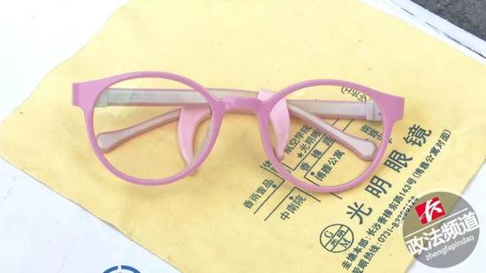 长沙女孩视力骤降几十度!竟是因为戴了这种眼
