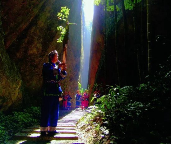 探天然石巷，听婉转山歌