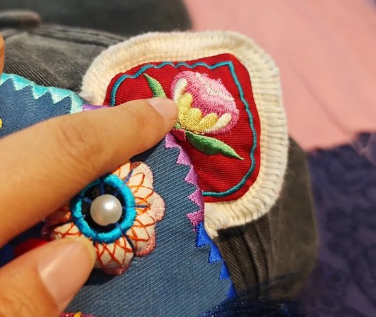 十八洞苗绣虎头帽耳朵。图/花垣融媒