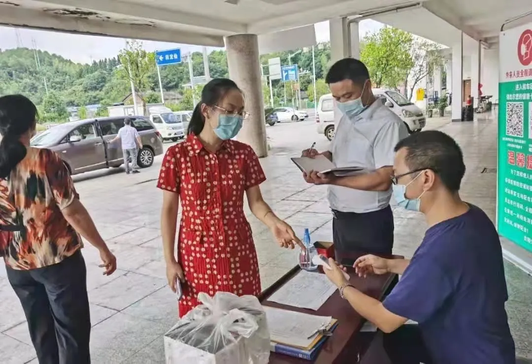 市纪委监委督查组赴炎陵汽车东站督查疫情防控工作