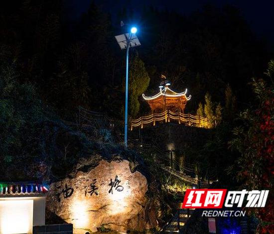 油溪桥村夜景。