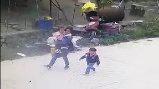 丈夫疑出车祸失踪,妻子带着一对儿女自杀身亡