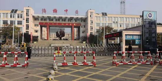 津市市第二小学:保安配备数量不够;校园监控系统比较模糊,不清晰。